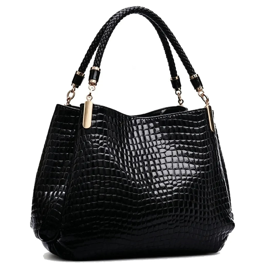 bolsa-chique-croco-zafira-preto-luxo-statement-em-uso