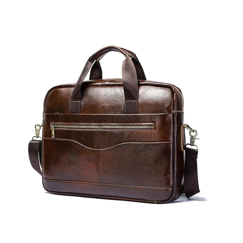Bolsa executiva feminina Liora café em couro genuíno frontal em fundo claro - em uso | Femily