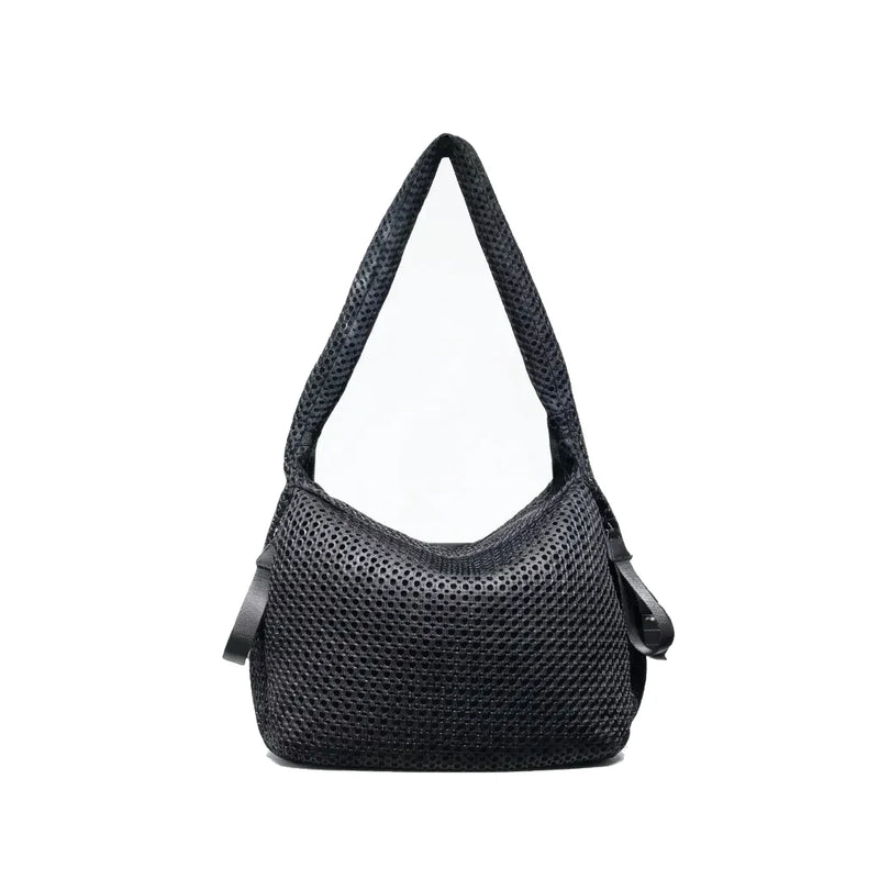 Bolsas Femininas Transversais Modelo Virella Cor Preta - em uso | Femily