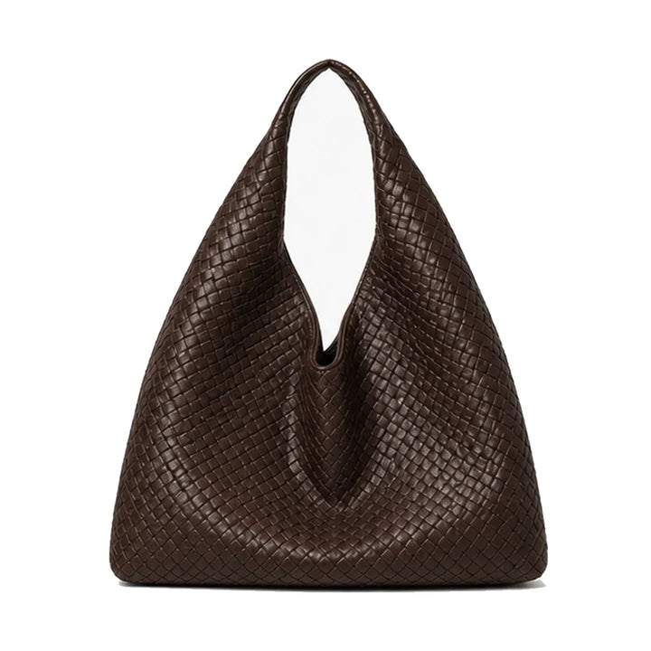 bolsa-tote-iris-hobo-marrom-cafe-minimalista-em-uso